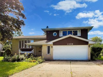 Property at 1509 E Thayer St, Mount Prospect, IL