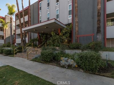 4915 Tyrone Ave APT 325