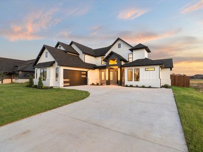 2025 Nichole Blvd