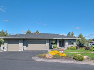 1194 Highland View Loop
