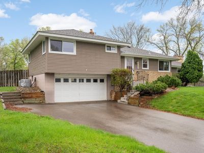 5703 Oakview Ln