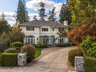 1677 Leslie Ln