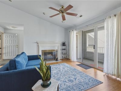 226 Island Cove Ct APT C