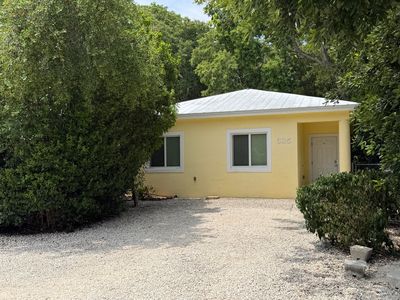 635 Cabrera St