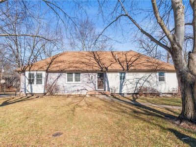 Property at 810 NE Chestnut St, Lees Summit, MO