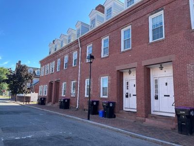 11 Center St