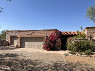 6511 N Calle Padre Felipe