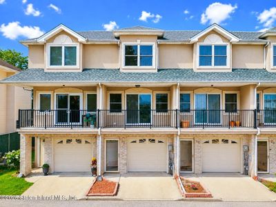 27 Crestwater Ct
