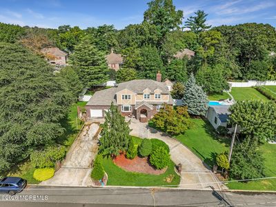 1106 Hawthorne Parkway