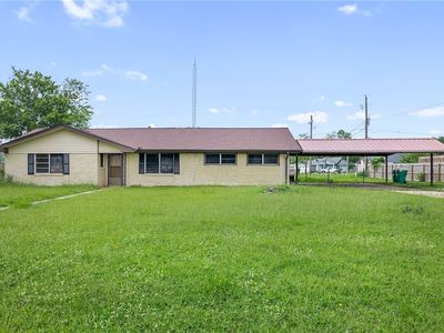 Property at 305 W School St, Madisonville, TX