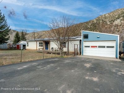 402 Apple Dr