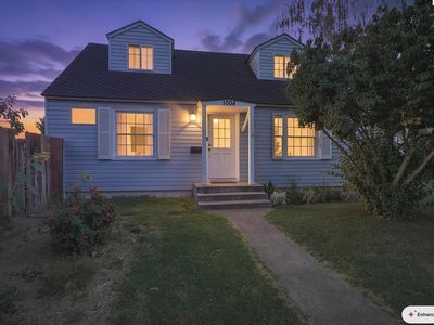 1004 W Henry St
