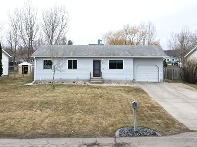 205 4th St E