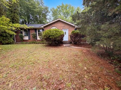 587 Lafayette Rd