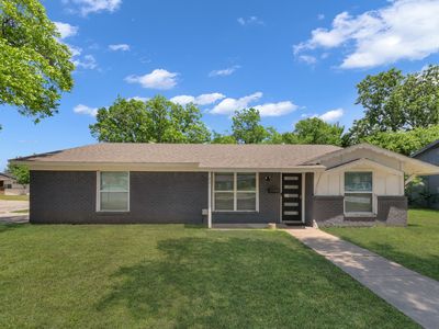 Property at 821 Lovers Ln, Grapevine, TX