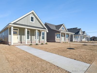 426 E Will Rogers Blvd