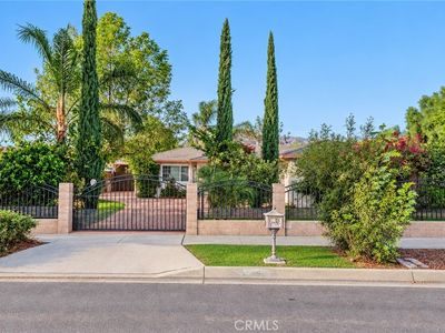 27150 Cypress Ave