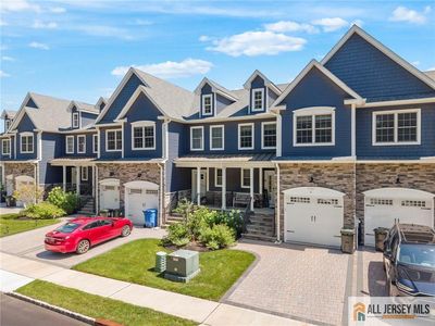 41 Valentino Dr