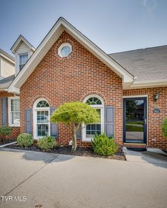 506 Manor Dr APT E