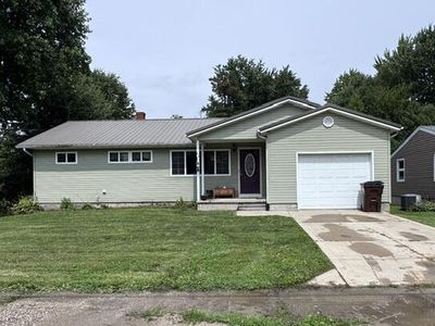 82 W Main St