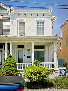 327 W Walnut St