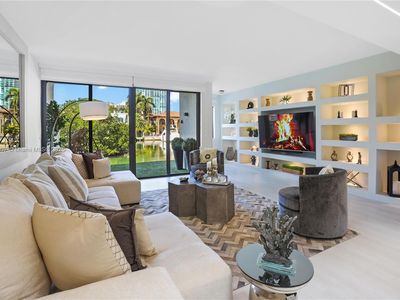 325 Poinciana Dr #905