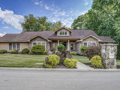 212 Lake Meadow Dr