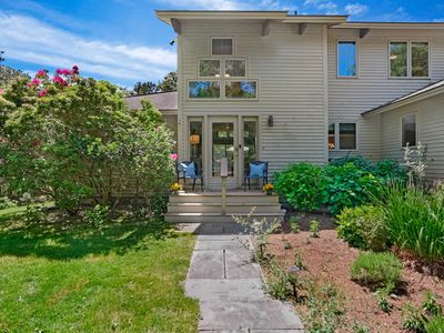 18 Puritan Dr