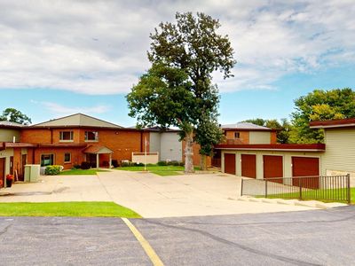 808 Lake Chapeau Dr APT 105