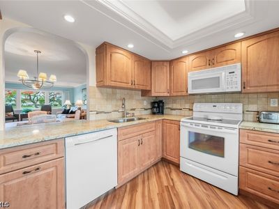 6102 Augusta Dr APT 207