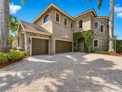 3476 Collonade Dr