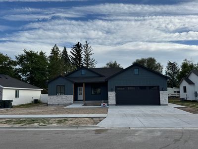 1043 Harris Loop