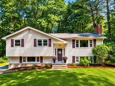 15 Carriage Dr