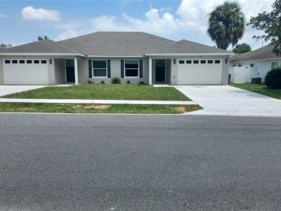 Property at 435 Woodview Dr, Tavares, FL