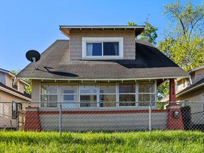 834 Adams St SE