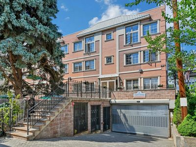 124 68th St APT 206