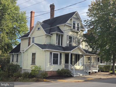 218 2nd St