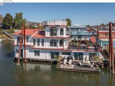 584 N Tomahawk Island Dr