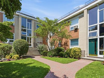 Property at 20 Channing Place #2L, Eastchester, NY