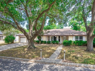 621 Balfour Dr