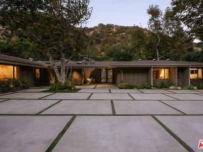 2618 Mandeville Canyon Rd