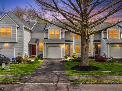 8 Delaware Ln