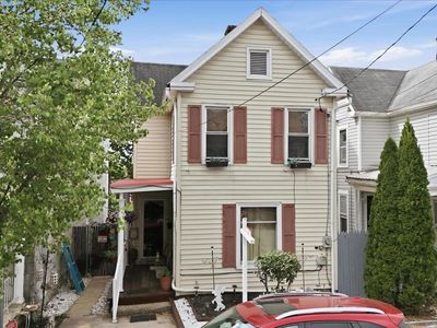 254 W Queen St