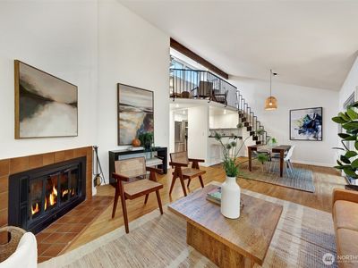 8941 Ravenna Avenue NE