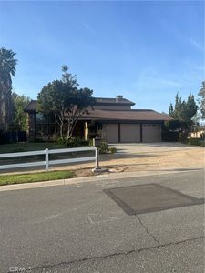 2366 Golden Gate Cir
