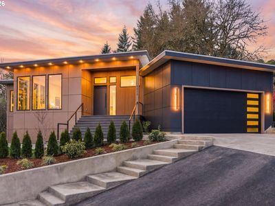 6233 SW Hamilton Way