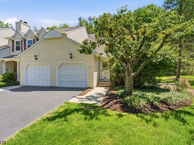 6 Carriage Ln