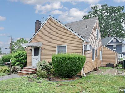 443 Center St