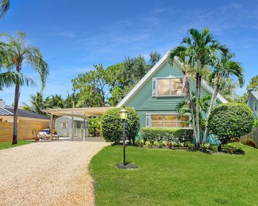 1407 SW Peninsula Ln