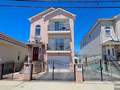 15 Garibaldi Ave